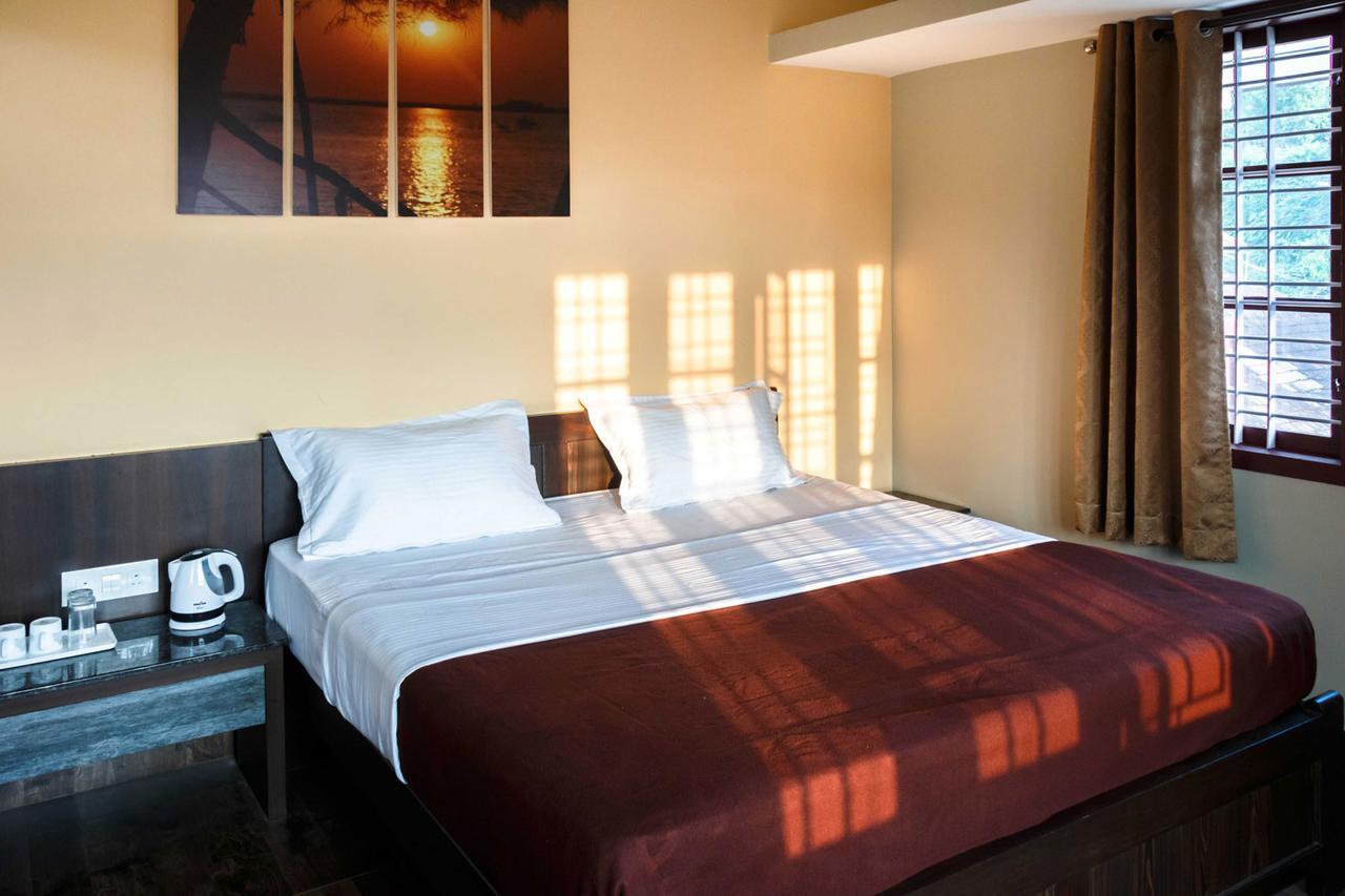 Karkera Comforts Hotell Madikeri Eksteriør bilde